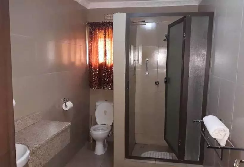 هتل Samfred Garden