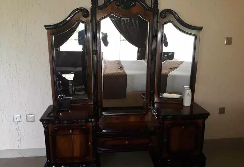 هتل Samfred Garden