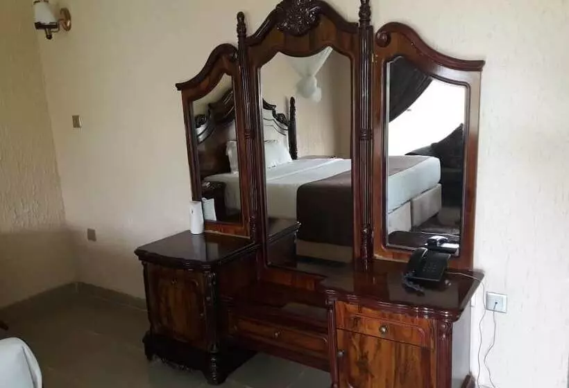 هتل Samfred Garden