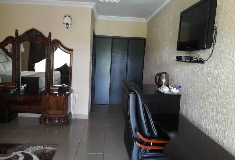 هتل Samfred Garden