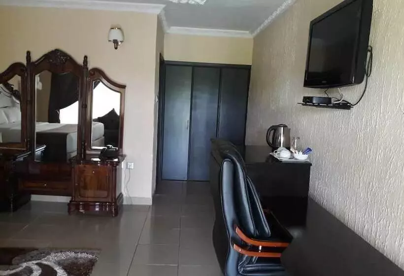 هتل Samfred Garden