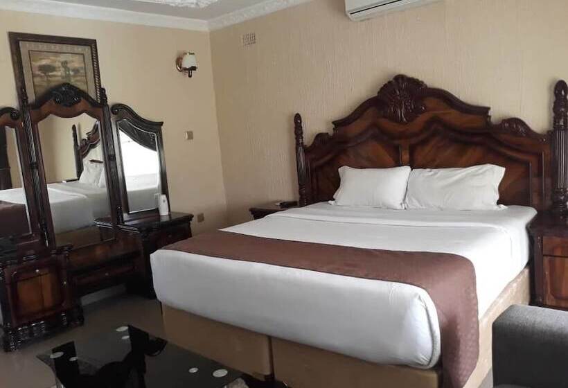 هتل Samfred Garden