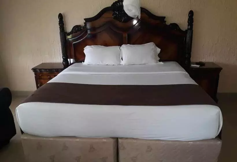 هتل Samfred Garden