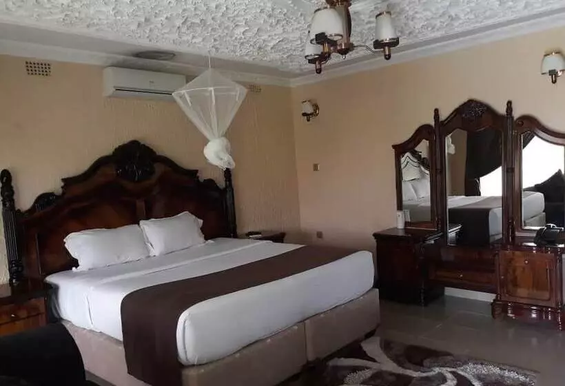 هتل Samfred Garden