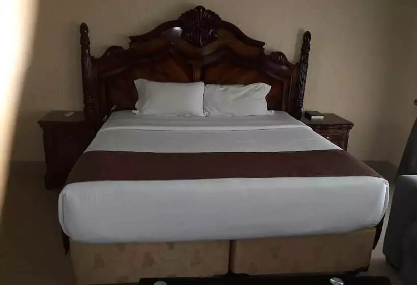 هتل Samfred Garden