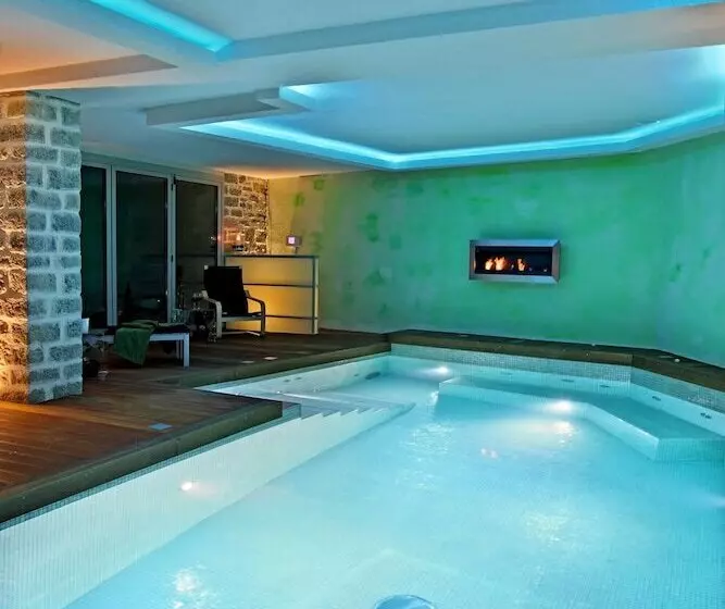 Mikro Papigo 1700 Hotel & Spa