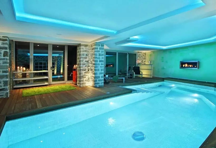 Mikro Papigo 1700 Hotel & Spa