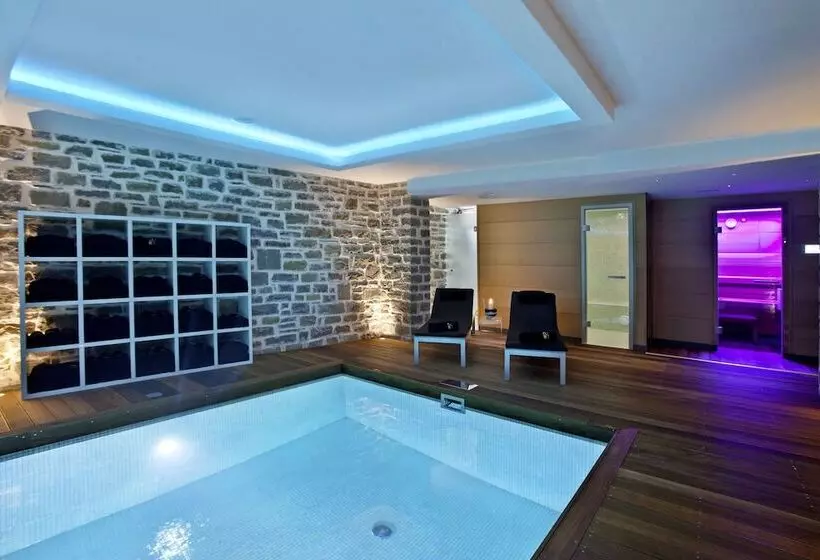 Mikro Papigo 1700 Hotel & Spa