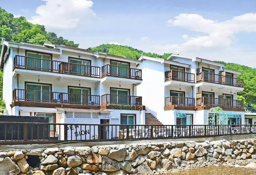 Gyeongju Green Valley Spa Pension