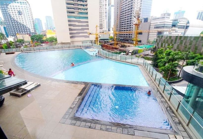 Hi Home At The Knightsbridge Residences