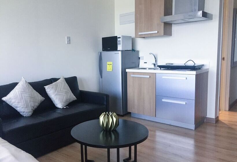 Hi Home At The Knightsbridge Residences