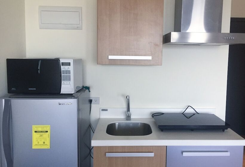 Hi Home At The Knightsbridge Residences