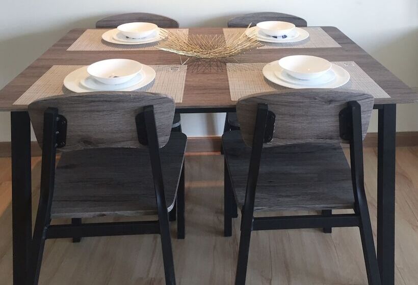 Hi Home At The Knightsbridge Residences