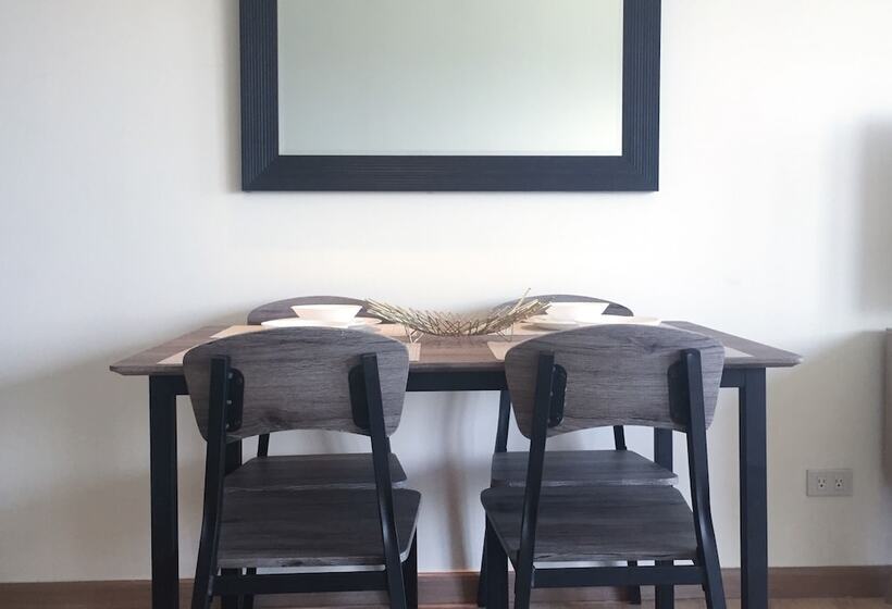 Hi Home At The Knightsbridge Residences