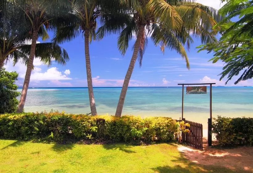 ホテル Coconut Grove Beachfront Cottages