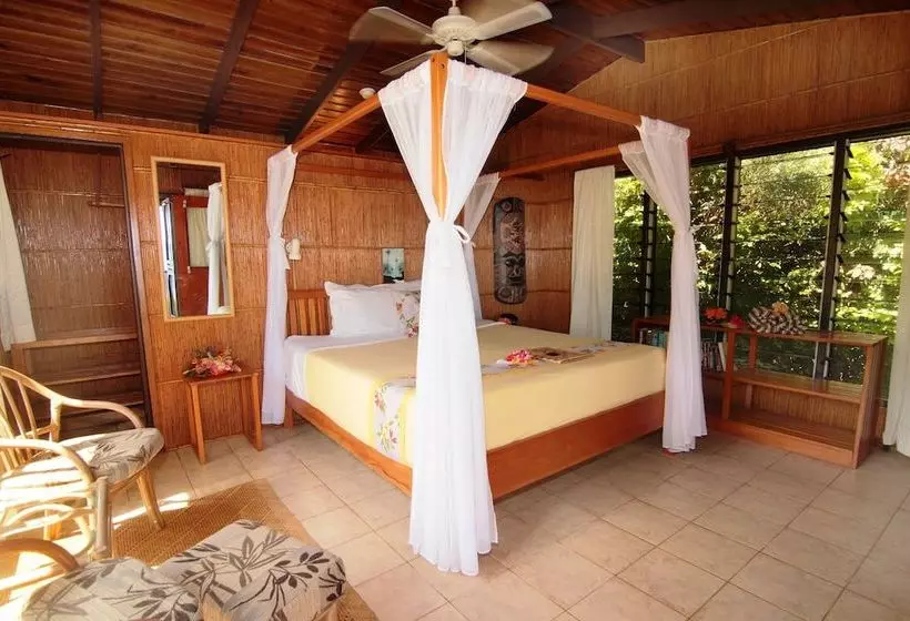 ホテル Coconut Grove Beachfront Cottages
