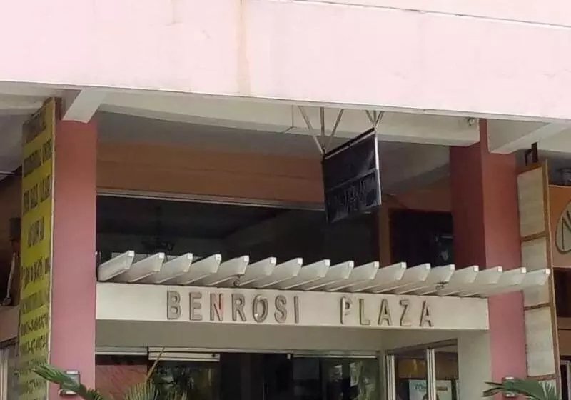 ホテル Ekonumi Rooms At Benrosi Plaza