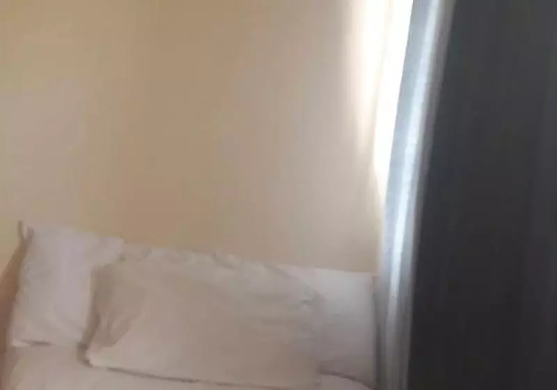 ホテル Ekonumi Rooms At Benrosi Plaza