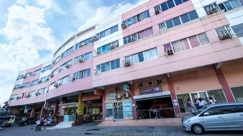 ホテル Ekonumi Rooms At Benrosi Plaza