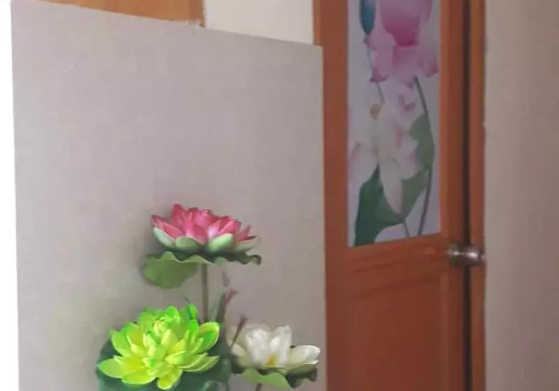ホテル Ekonumi Rooms At Benrosi Plaza