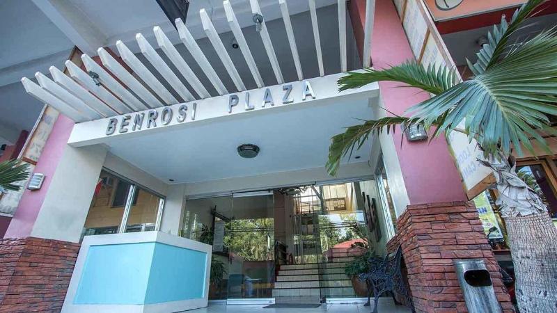 فندق Ekonumi Rooms At Benrosi Plaza