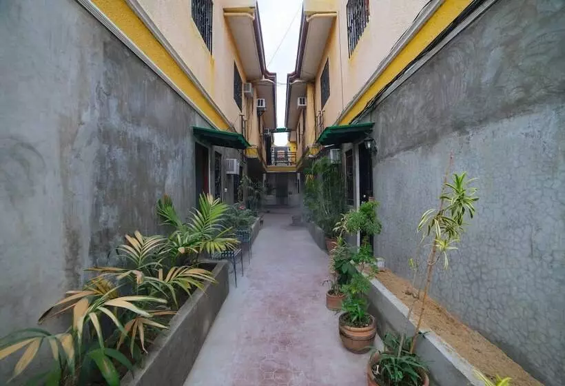ホテル Reddoorz Plus @ A Santos Road Angeles City