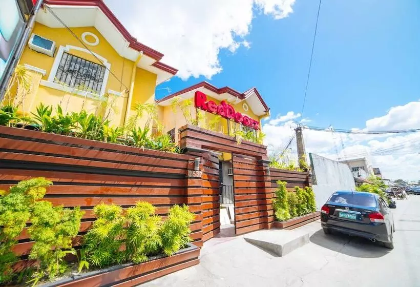 ホテル Reddoorz Plus @ A Santos Road Angeles City