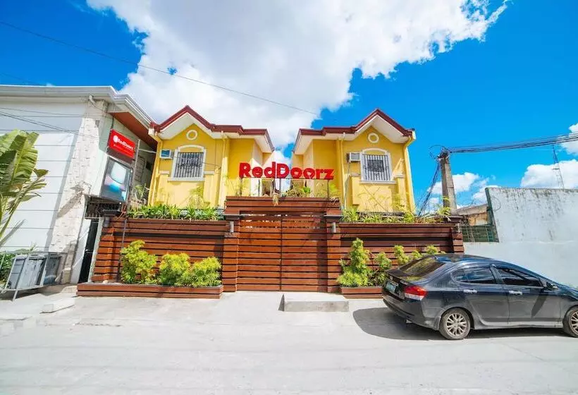 ホテル Reddoorz Plus @ A Santos Road Angeles City