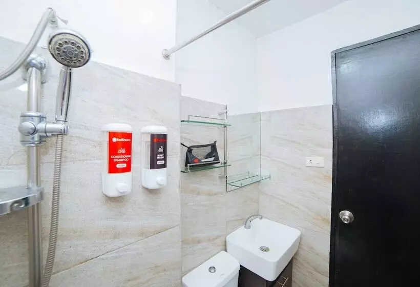 ホテル Reddoorz Plus @ A Santos Road Angeles City
