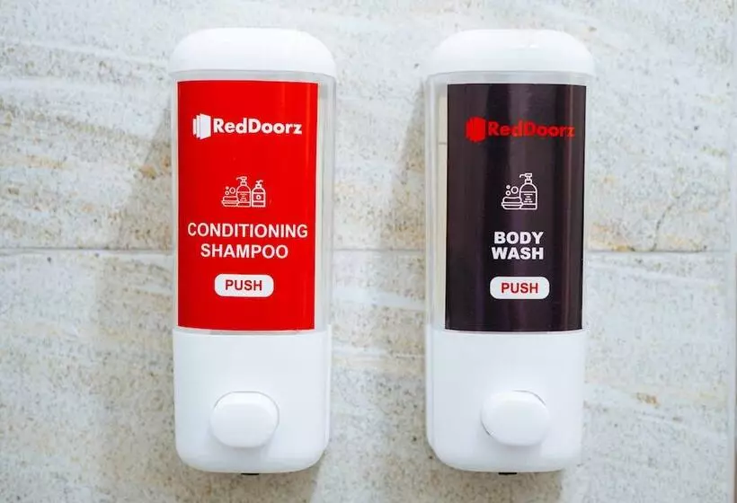 ホテル Reddoorz Plus @ A Santos Road Angeles City