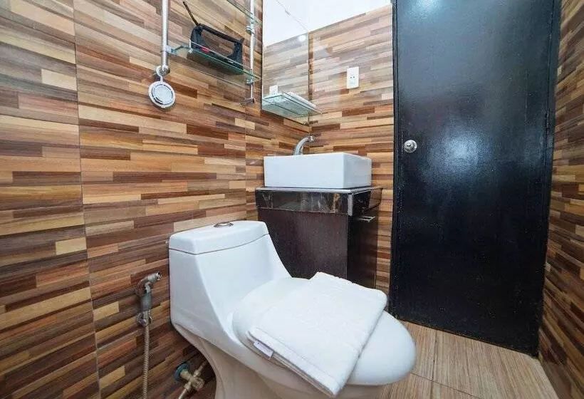 ホテル Reddoorz Plus @ A Santos Road Angeles City