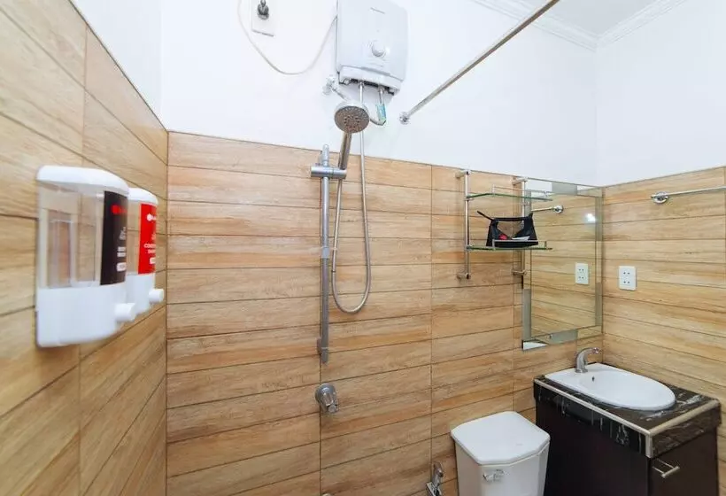 ホテル Reddoorz Plus @ A Santos Road Angeles City