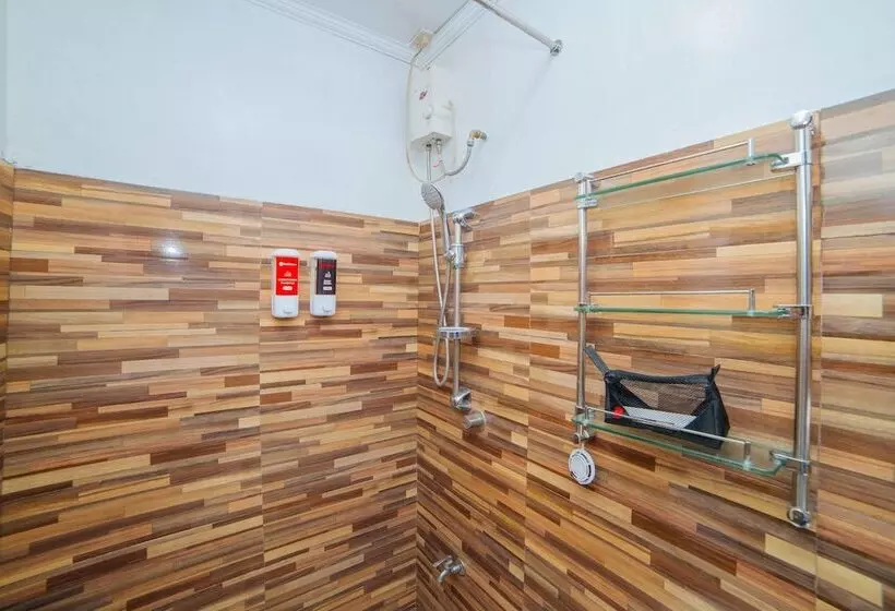 ホテル Reddoorz Plus @ A Santos Road Angeles City