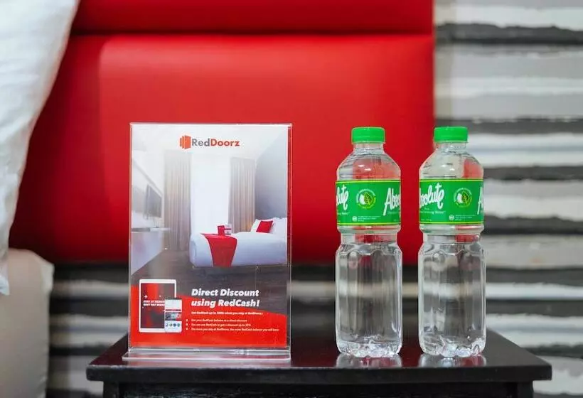 ホテル Reddoorz Plus @ A Santos Road Angeles City