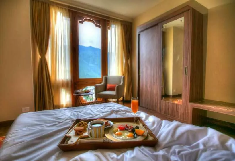 هتل The Pema By Realm