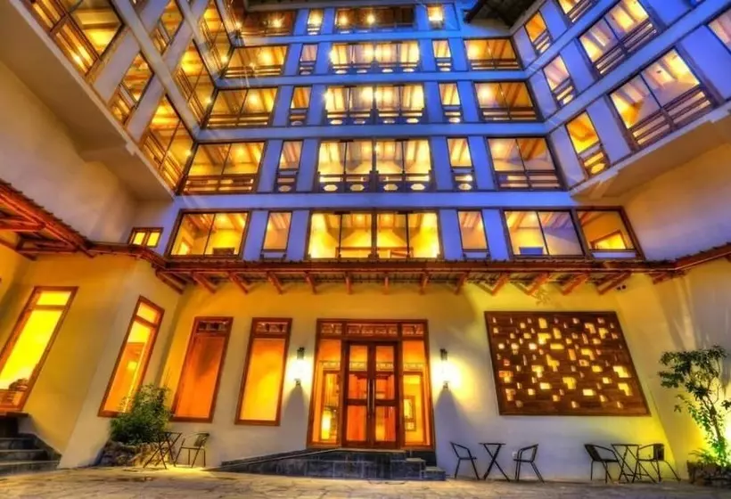 هتل The Pema By Realm