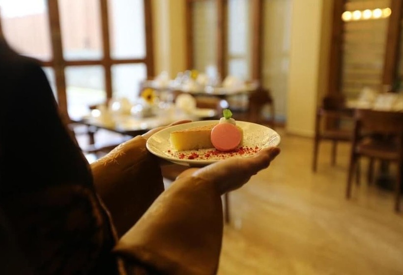 هتل The Pema By Realm