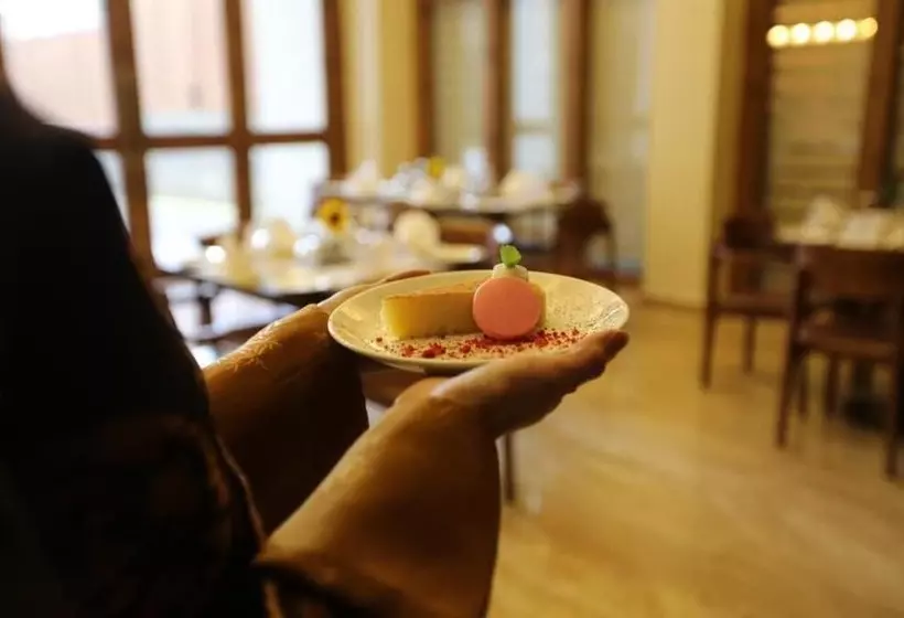 هتل The Pema By Realm