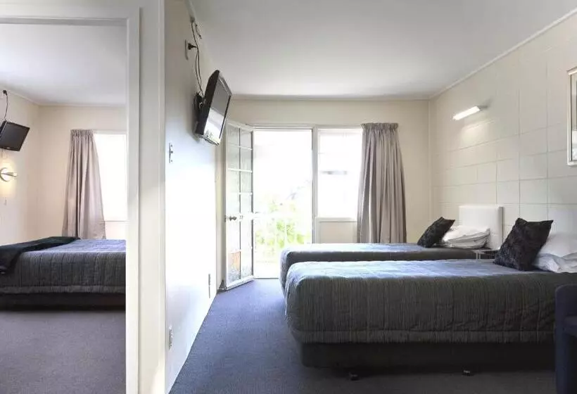 汽车旅馆  Tudor Motor Lodge