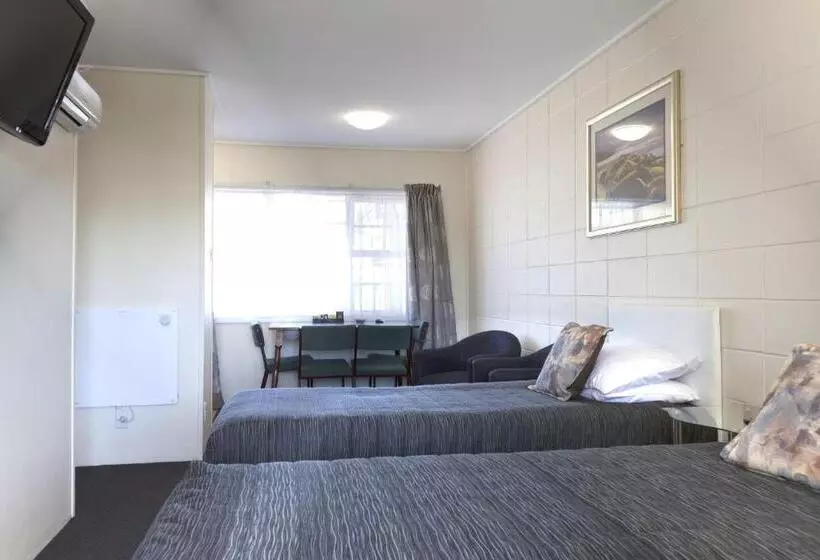 汽车旅馆  Tudor Motor Lodge