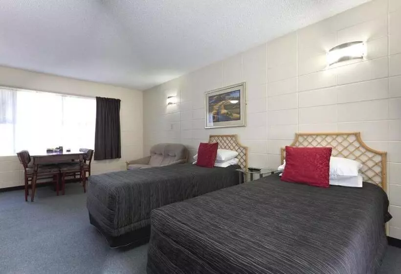 汽车旅馆  Tudor Motor Lodge