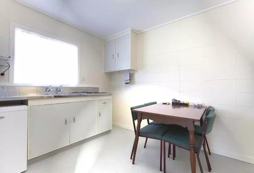 汽车旅馆  Tudor Motor Lodge