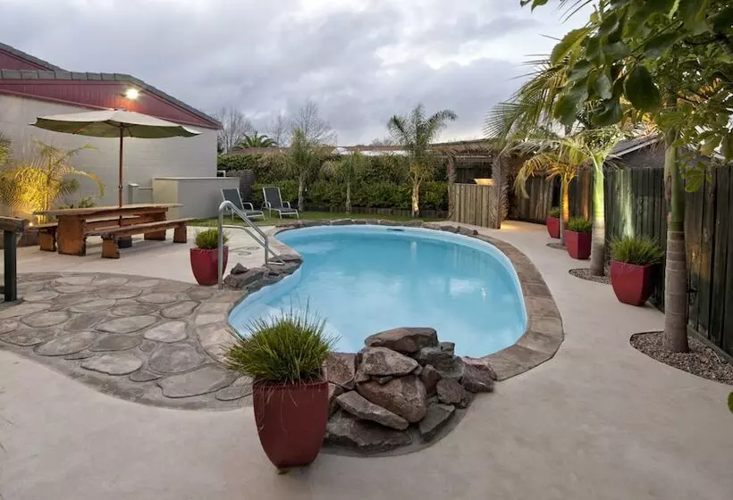 Sport Of Kings Motel