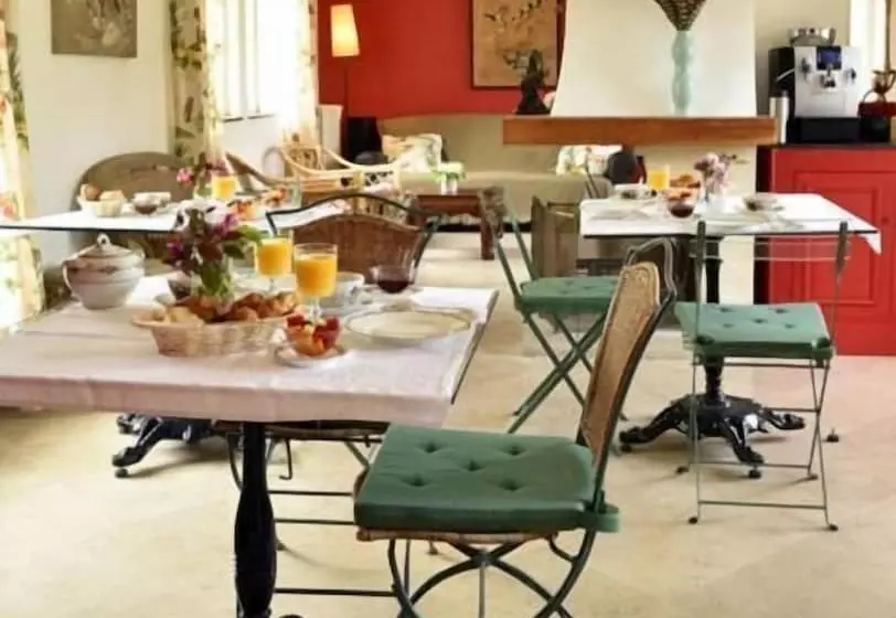 Aamiaismajoitus (B&B) Chateau Le Quesnoy