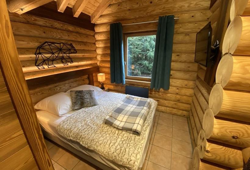 L Ours Noir Chalet En Rondins