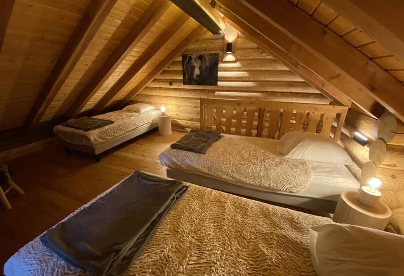 L Ours Noir Chalet En Rondins