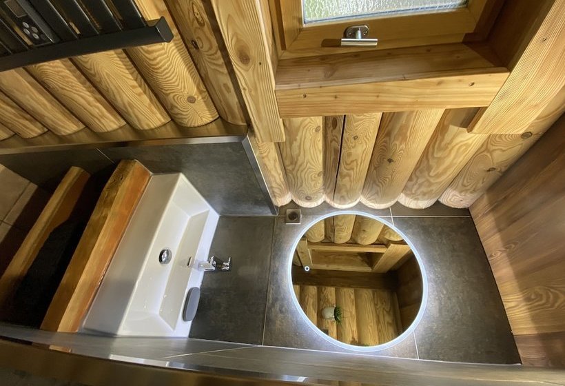 L Ours Noir Chalet En Rondins