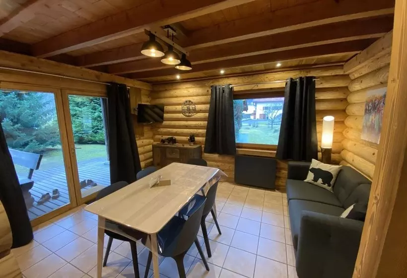 L Ours Noir Chalet En Rondins