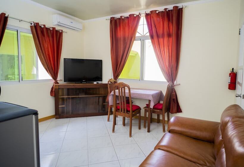 בית מלון כפרי Alona Austria Resort