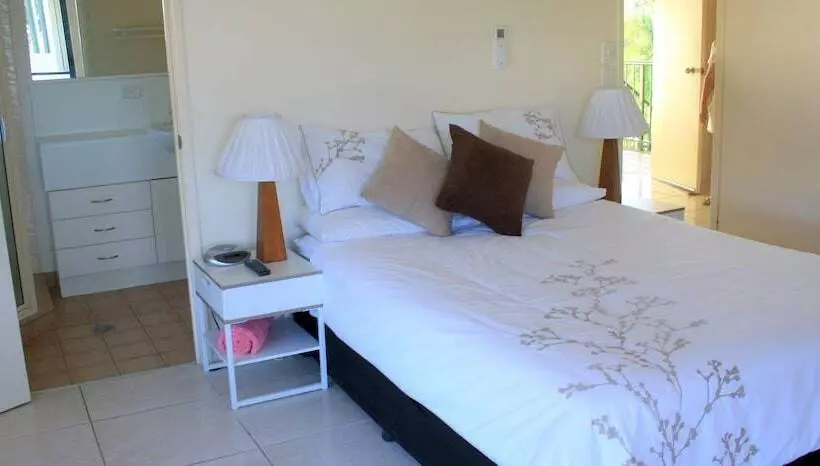 Magnetic Sunsets Resort